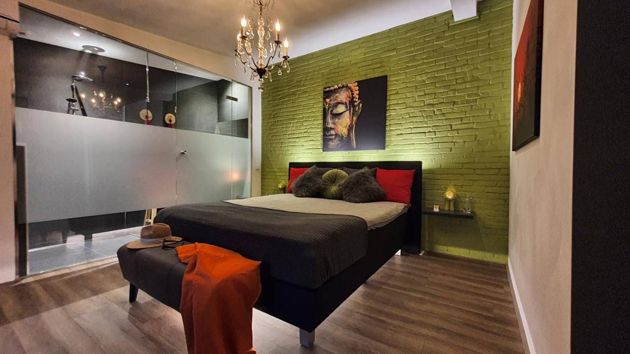 Downtown Hideaway, B&B Grand Deluxe Ейндховен Екстериор снимка