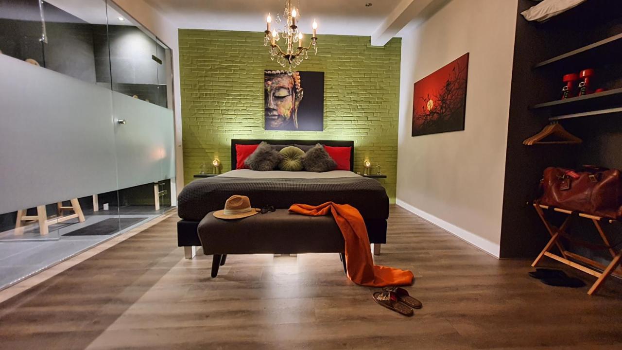 Downtown Hideaway, B&B Grand Deluxe Ейндховен Екстериор снимка