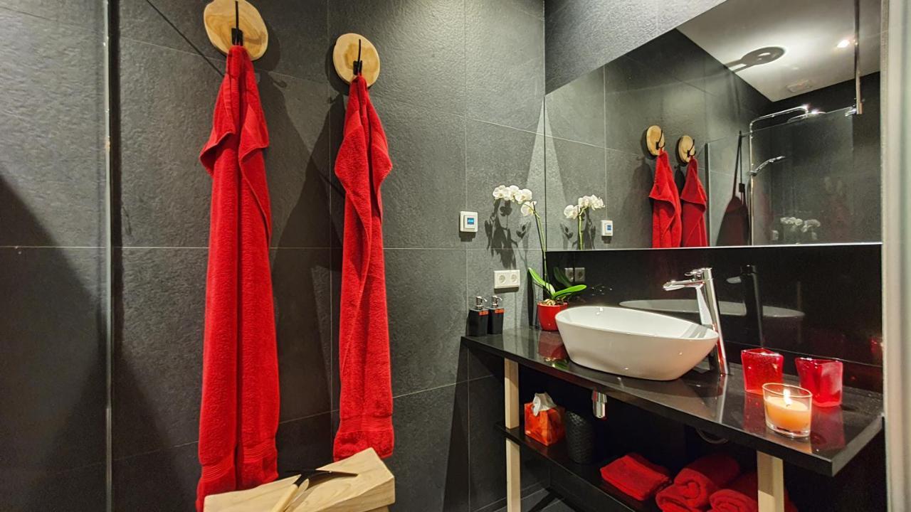 Downtown Hideaway, B&B Grand Deluxe Ейндховен Екстериор снимка